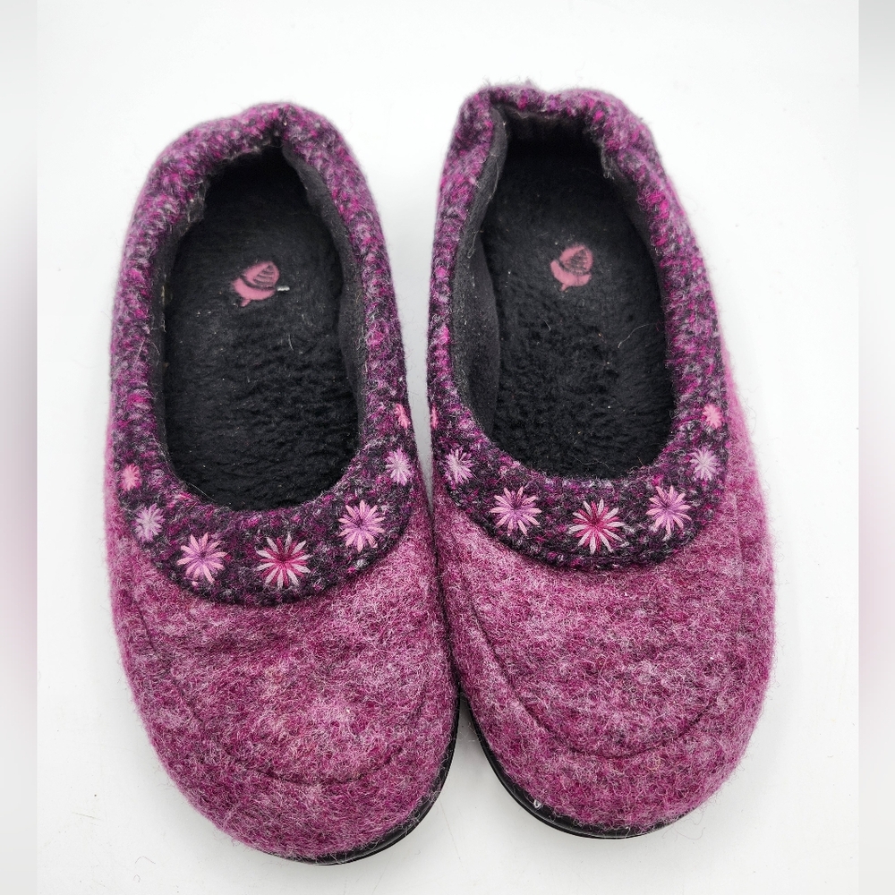Acorn Wool Cozy Pink Slippers with Emboridered Floral Design Sz 5/6